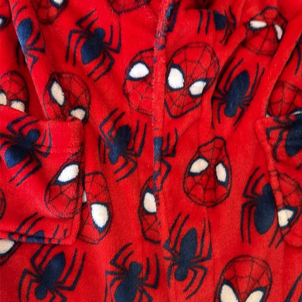 Red Spider-Man Fleece Robe - Picture 3 of 3